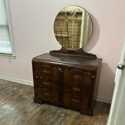 Antique Chest Drawers With Mirror