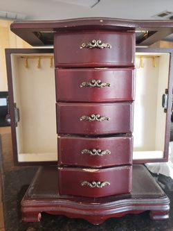 Jewelry box