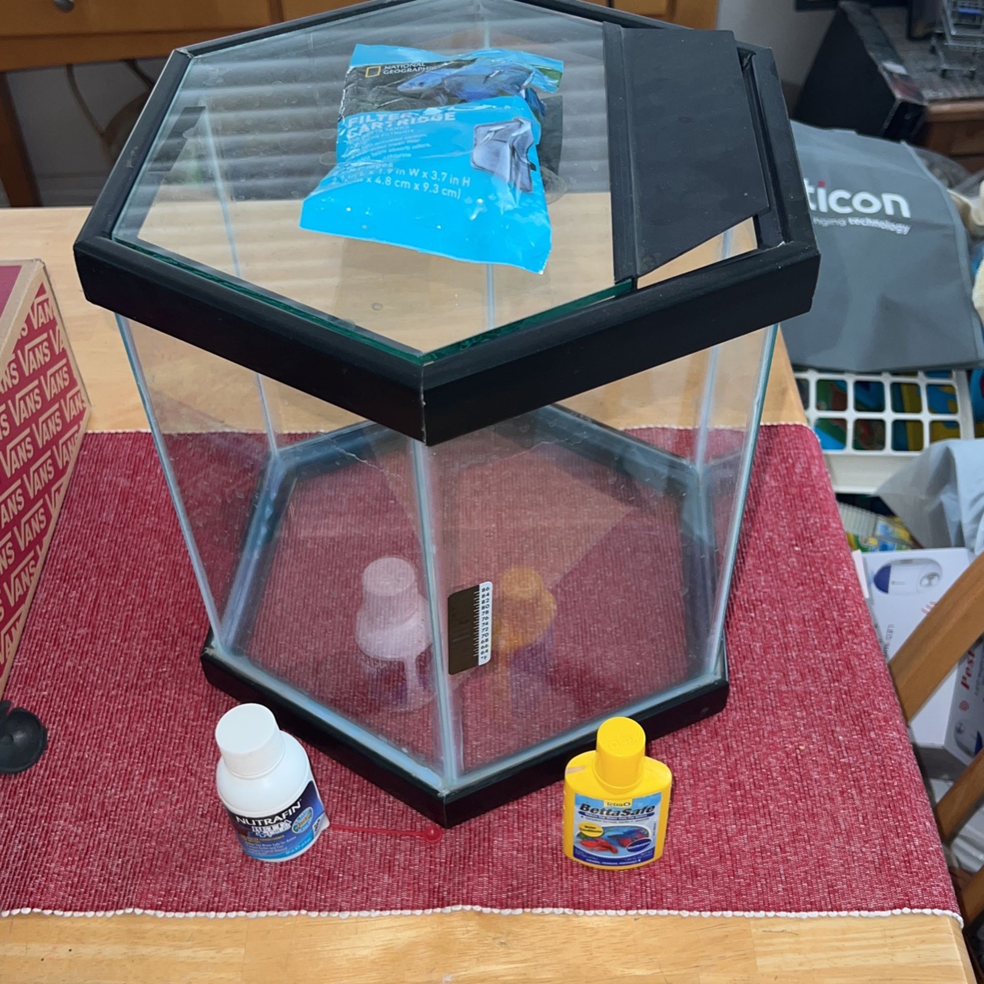 Aquarium fish tank