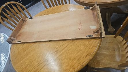 Table With Extension / 4 Chairs