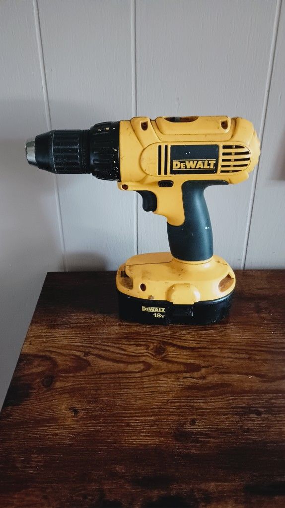 18V DeWalt Drill Driver With Battery
