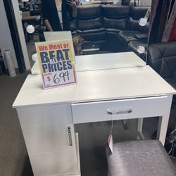 Lovely Vanity ✨ Easy Financing Available 🤍😁 Free Delivery 📦 