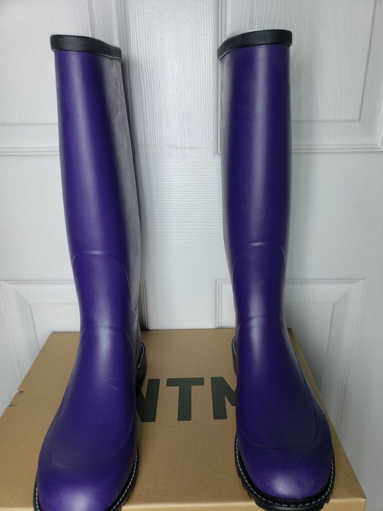 Women's Rain Boots Size 6 Runs Big Fits 6.5