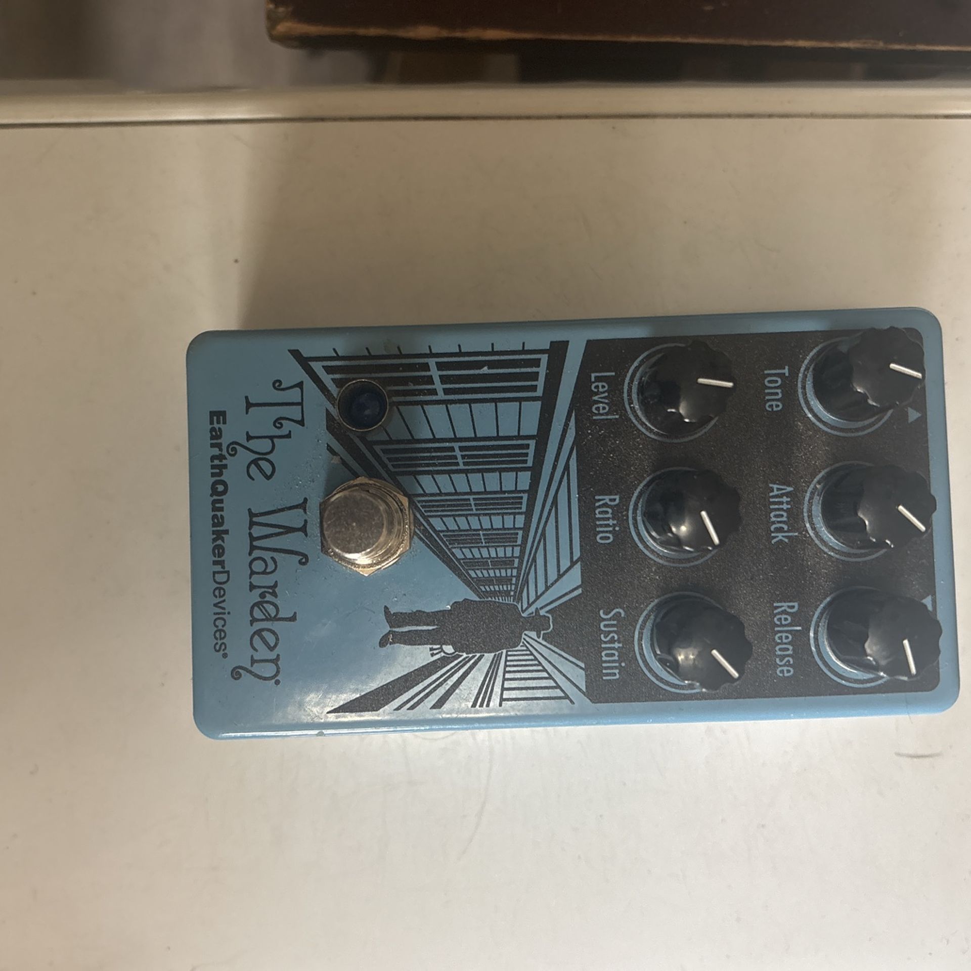 The Warden Earthquake Decides Compressor Pedal