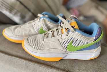 Basketball shoes