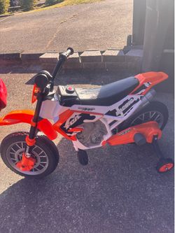Motorized bike with training wheels