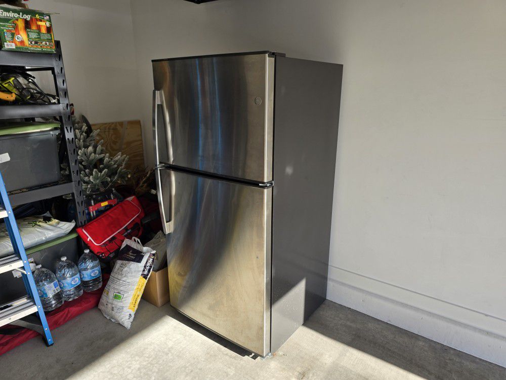 Top-Freezer 21.2 Cu. Ft. Refrigerator, Stainless Steel 