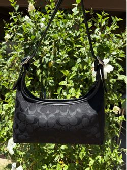 Brand New Condition Vintage Coach Hamptons Signature East West Demi Baguette Bag Black