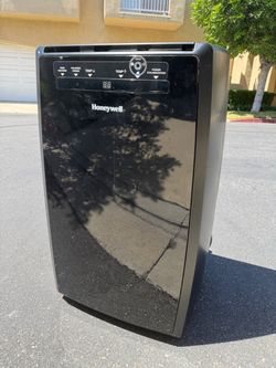 Honeywell 12,000 BTU Portable AC + Remote & Window Kit