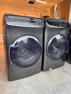 Samsung FlexWash & FlexDry Smart Washer Dryer Set – Graphite Black