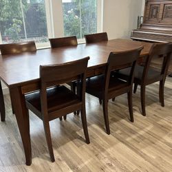7PCS Solid Wood Dinning Table With Great Condition
