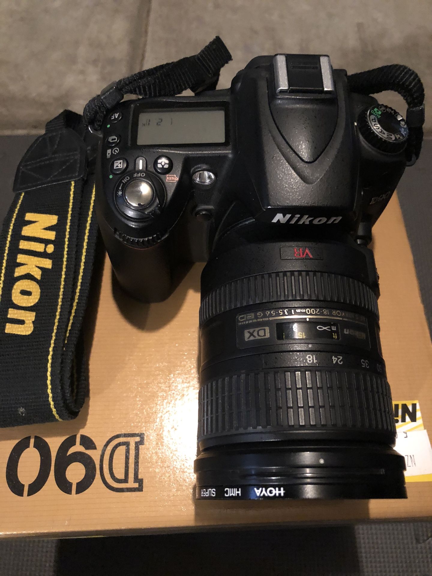 Nikon D90 DSLR Camera Kit 18-200mm AF-S VR Lens