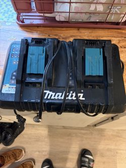 Makita charger for blower. It comes with one battery extra.