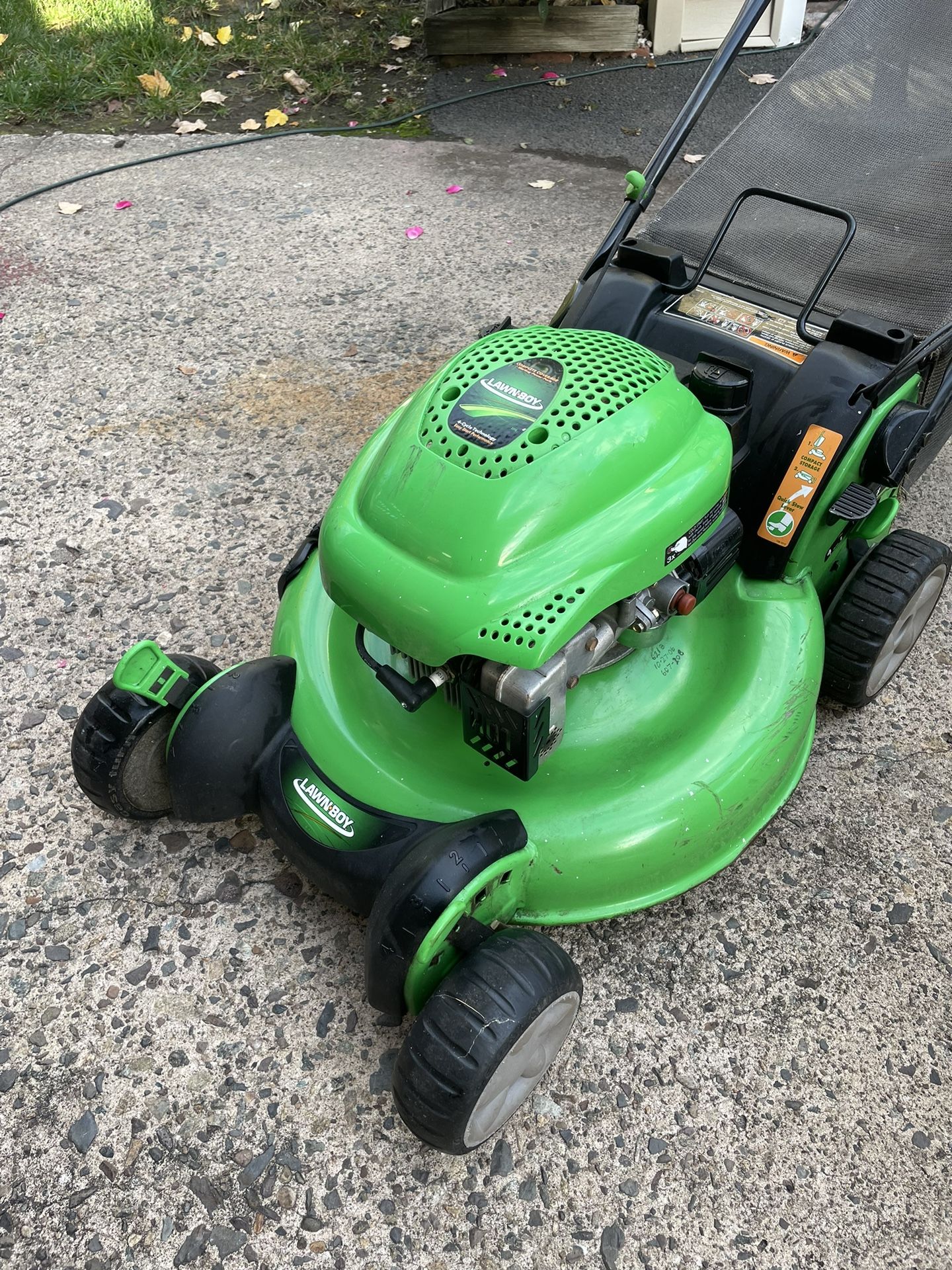 Lawn Boy Self Propelled Bagging Lawn Mower for Sale in Hawthorne
