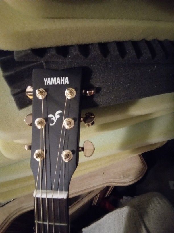 Yamaha Acoustic Electric Guitar 