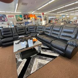 Vacherie Black Reclining Sectional  /couch 