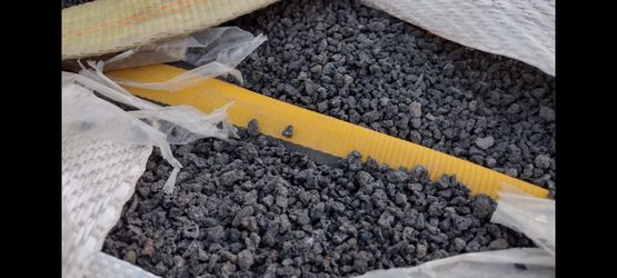 Black Lava rock 1/4 pumice