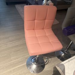 Queen bed & dresser and home decor