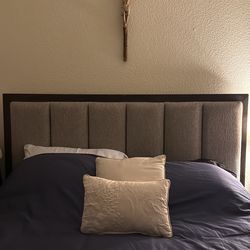 Queen Bedroom Grey Set Includes Dresser, Bed frame, And Mattress / Juego De Recámara Con Muebles, Marco De Cama Colchón