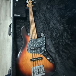 Fender Bass 5 Strings With Hard Case.