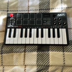 Akai MPK Mini Play MIDI Keyboard Controller