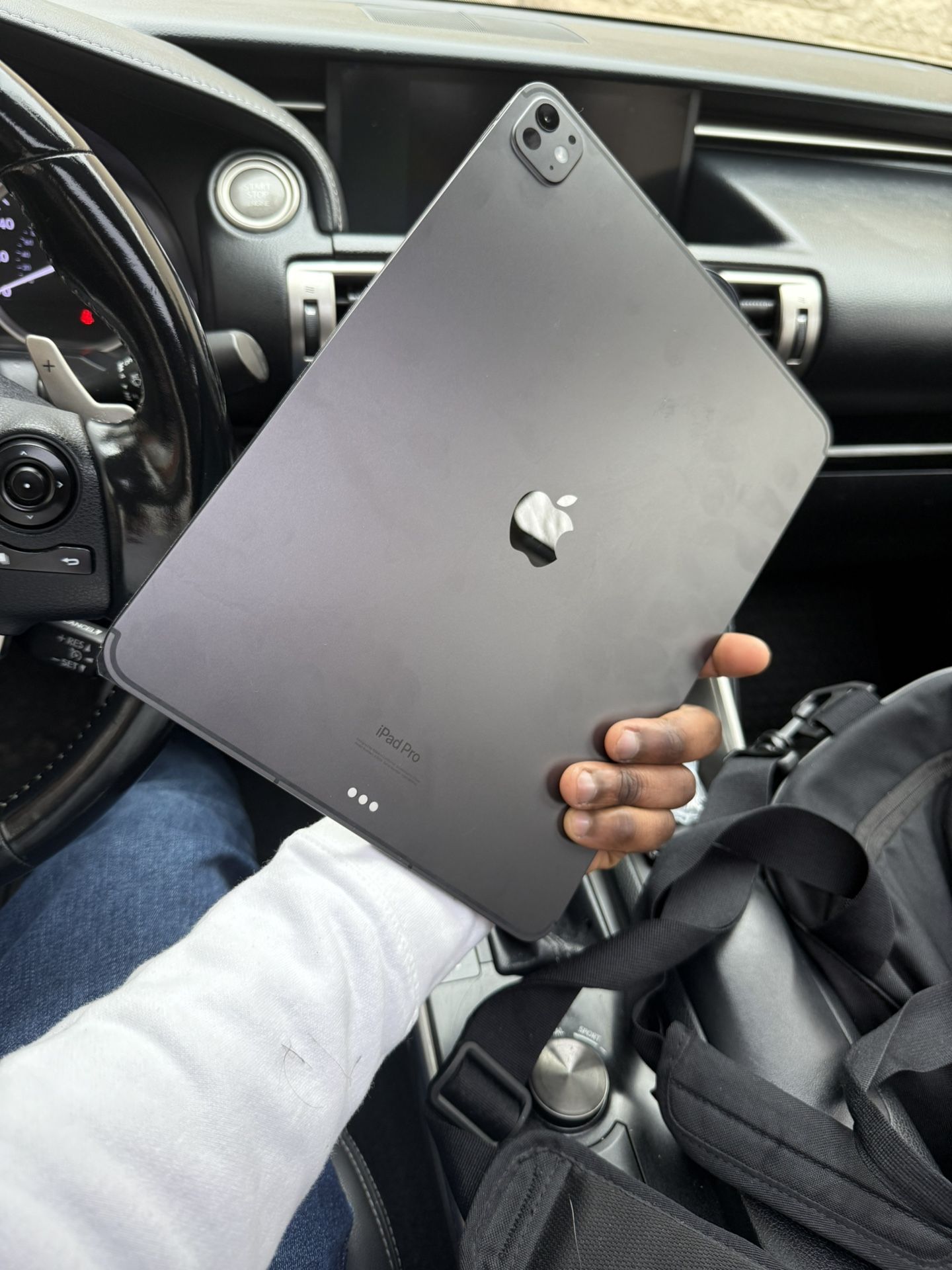 Model Apple iPad Pro 13 inch (M4) 256GB Standard Glass in Space Black