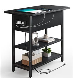 Table with Charging Station