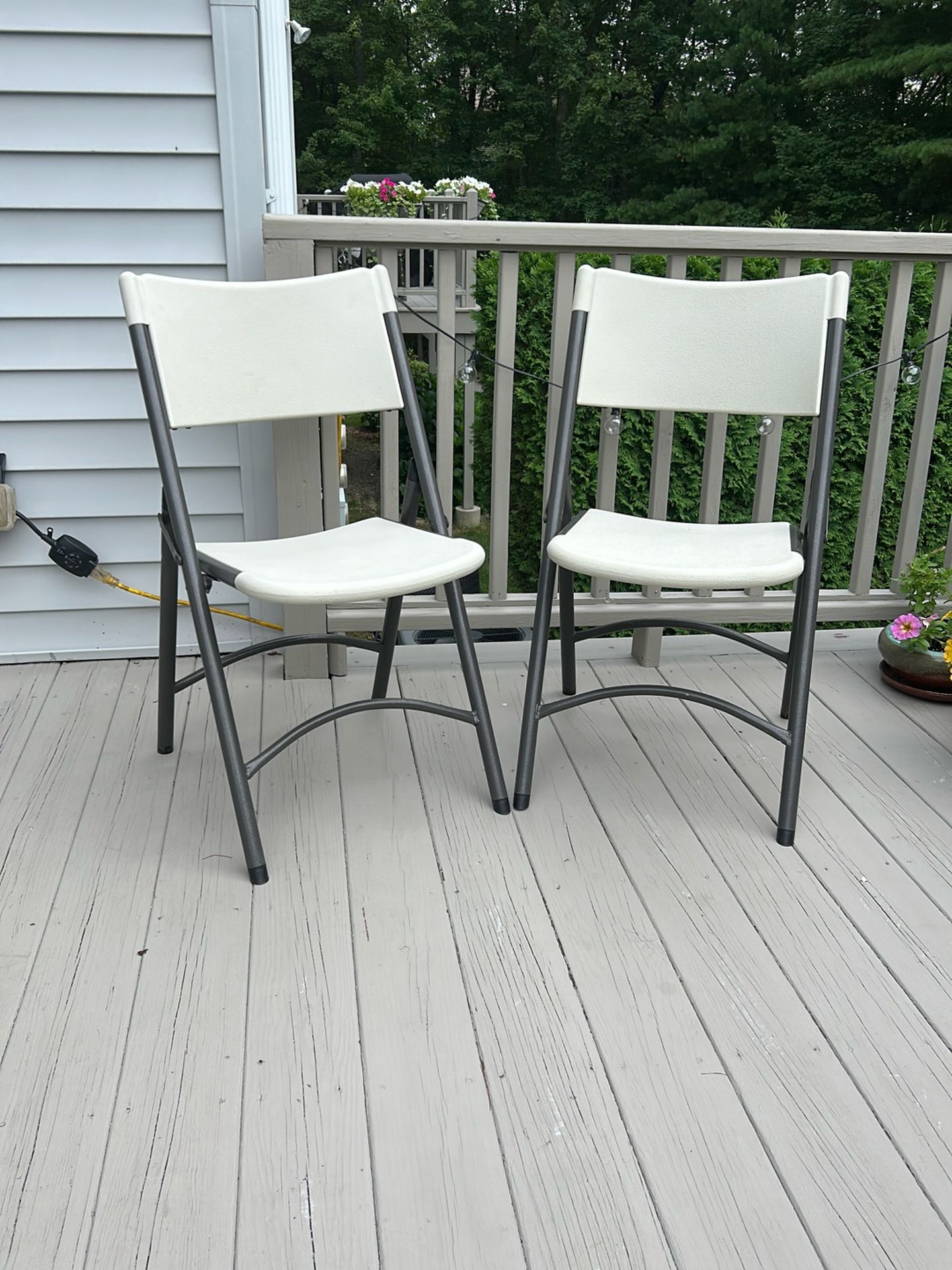 Northwest Territory Commercial Grade Folding Chairs (2)