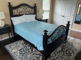 Bedroom furniture set