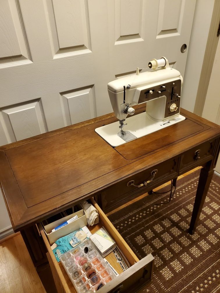 Singer Sewing Machine Model 636 for Sale in Renton, WA OfferUp