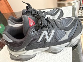 Women’s NB 9060’s