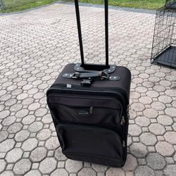 2 Suitcases Used But Good Condition $20 Firm On Price