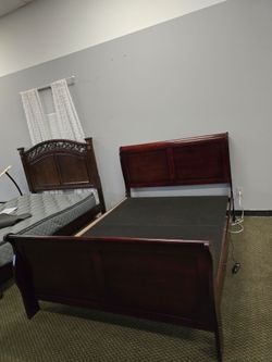 Queen bed store closing sale