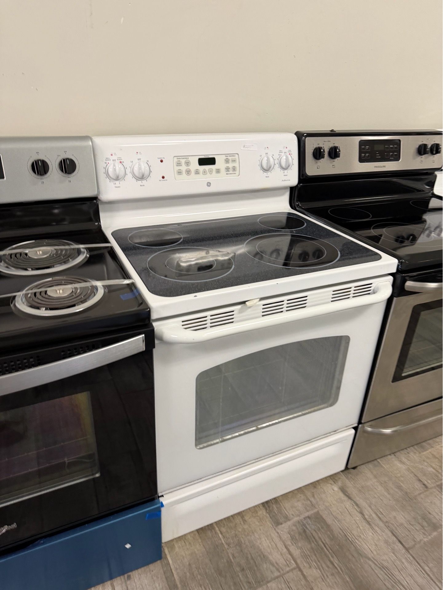 Whirlpool electric stove white