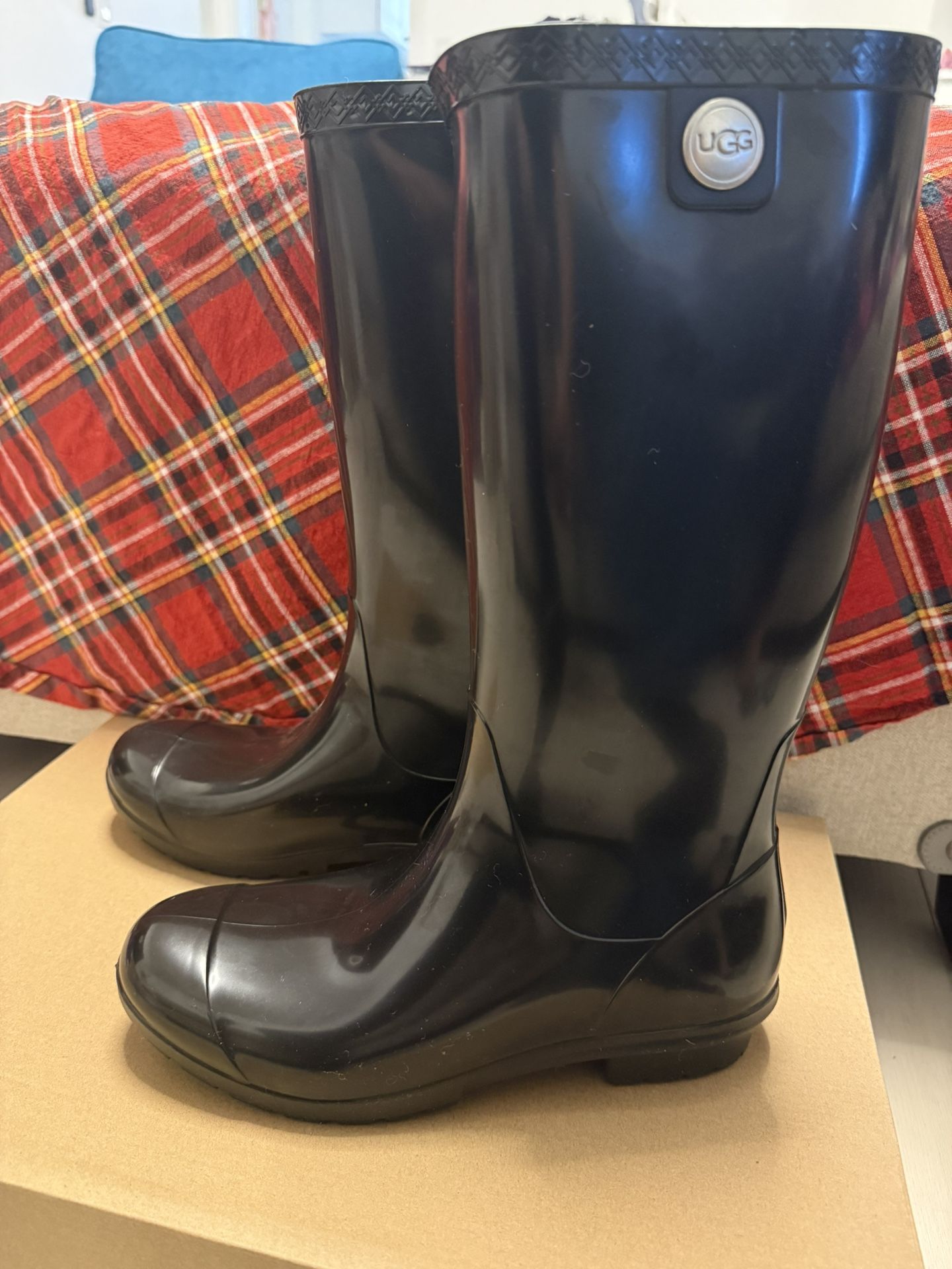 Women’s UGG Rain boots Size 7