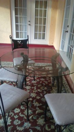 Glass round table with 4 chairs