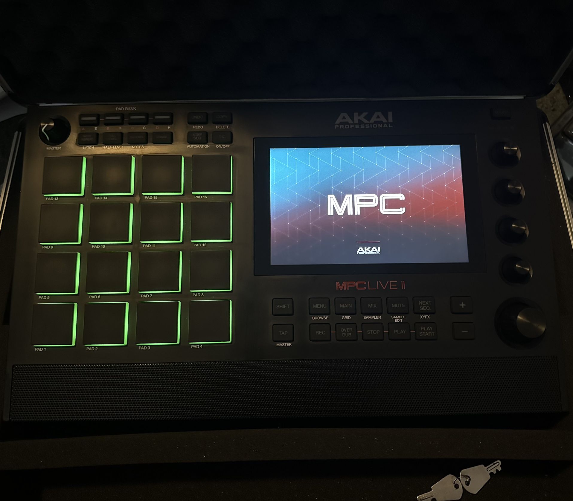 MPC Live II - 1TB loaded w/ Decksaver & Analog Case 