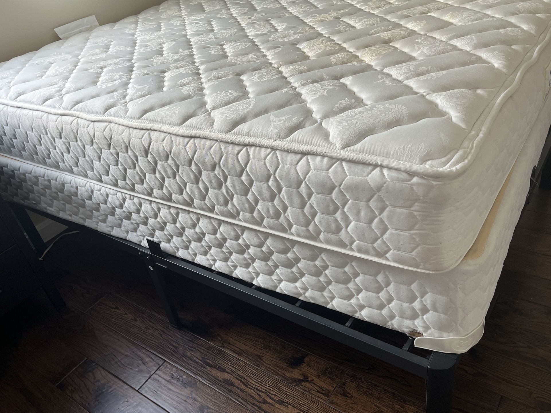 Mattress And Boxspring Full (Double)