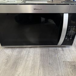 Excellent like new microwave