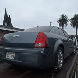2005 Chrysler 300 Parting Out 