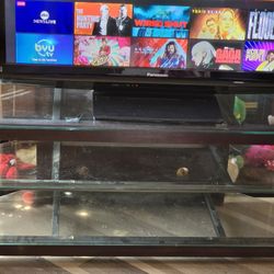 TV Panasonic. 45:Whit Stand  And Rocku  Cable