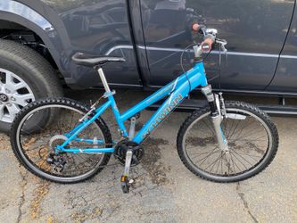 SCHWINN RANGER 24” GIRLS WOMENS MOUNTAIN BIKE BICYCLE LIKE NEW Free New Light