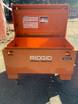 RIDGID 2032-OS 32”L x 19”W x 18.25” D Steel Tool Box w/Casters