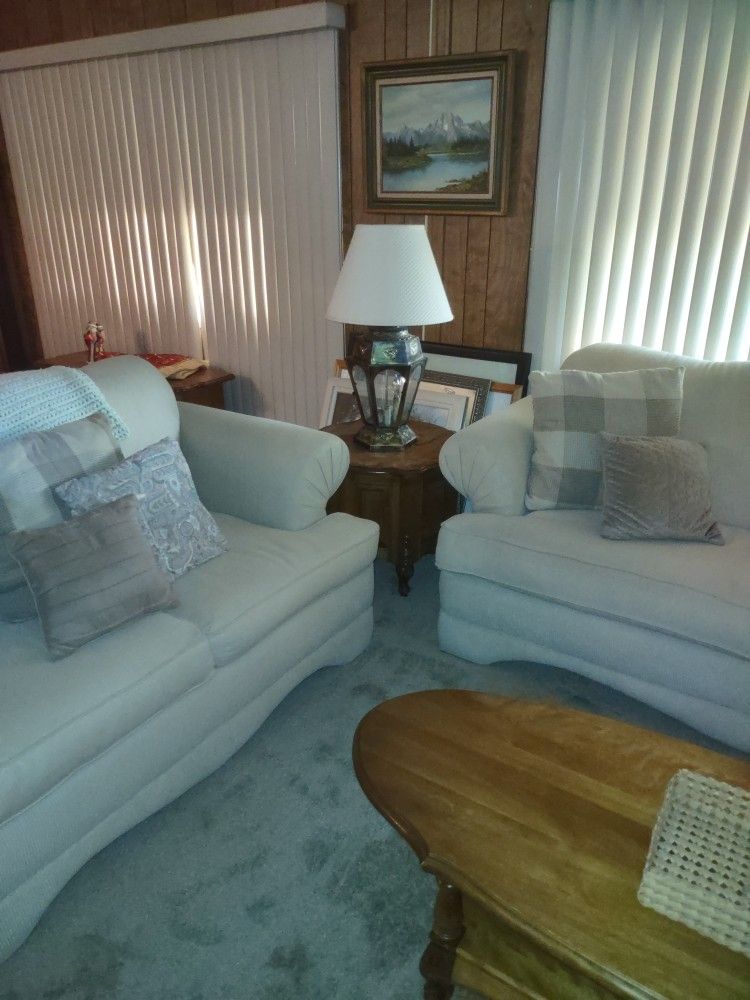 Off White Couch And Loveseet Exceiient Conditon