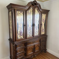 Traditional Style Wooden China Cabinet