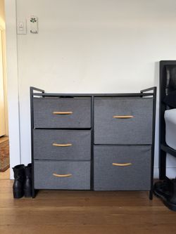 DRESSER