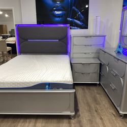 Unique Queen Bedroom Set with LED Lights and Acrylic Handles