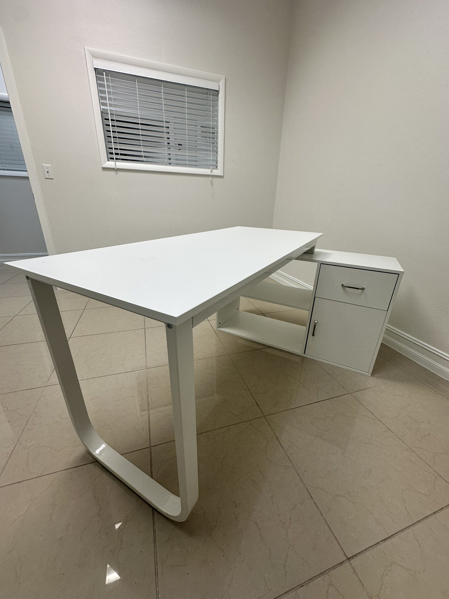 L Shaped Office Desks (5 Units)