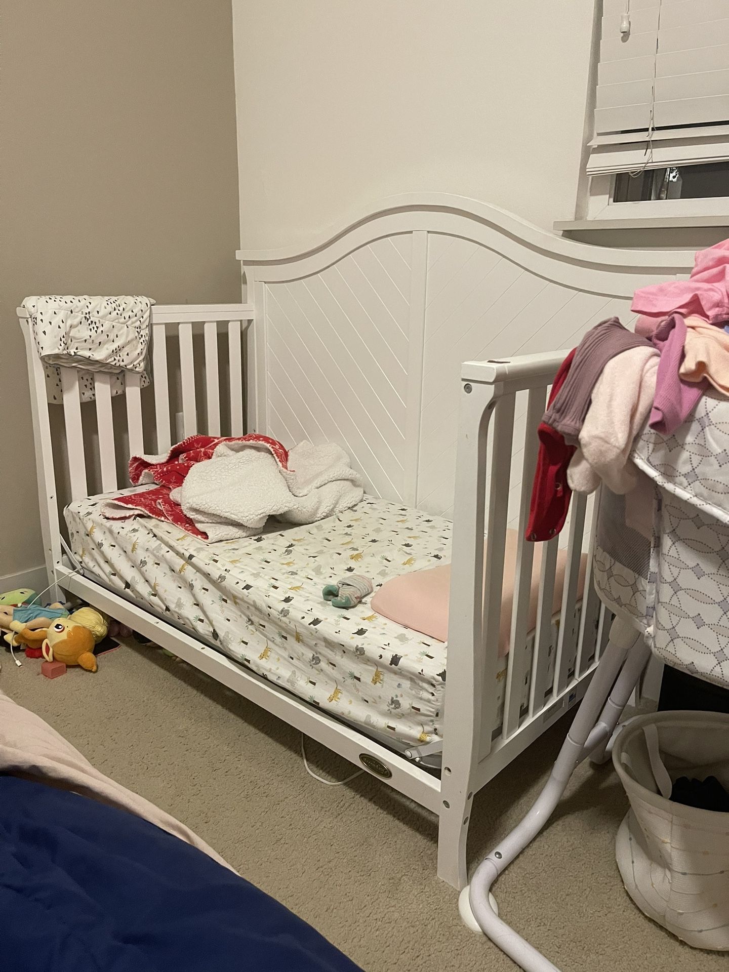 Baby Crib/Toddler Bed/Daybed