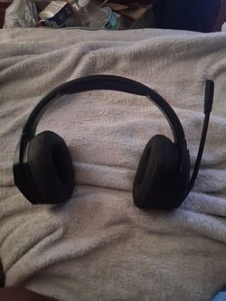 Wireless gaming headset/Bluetooth headset.